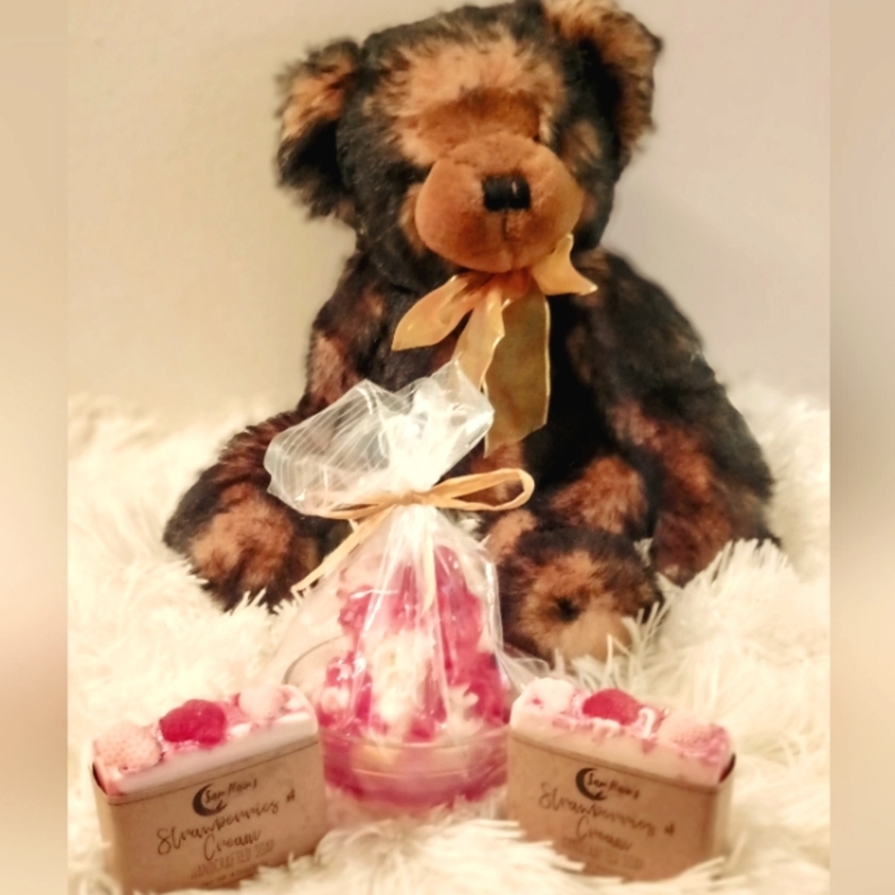 AROMATHERAPY STRAWBERRIES & CREAM CANDLE & SOAPS BUNDLE